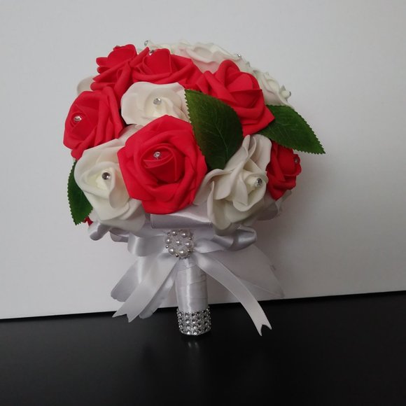 Bouquet of red and white foam roses, wedding bouquet, bouquet of XV years. - Picture 14 of 14